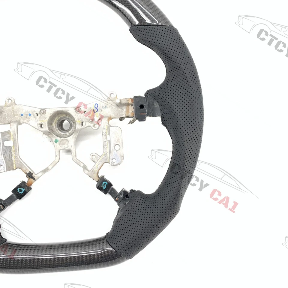 Volante de fibra de carbono personalizado para Toyota Highlander 2007-2011 Foto 2 de 4