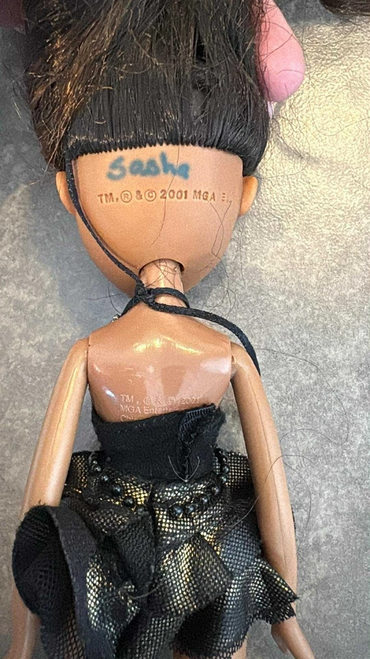 2005 MGA BRATZ Step Out Sasha Muñeca Zapatos Negro Dorado Halter Falda LEER Foto 4 de 4