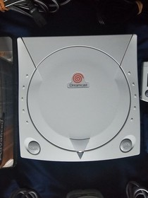 SEGA Dreamcast Console w/ 4 controllers and 4 VMUs - System Tested & Works READ