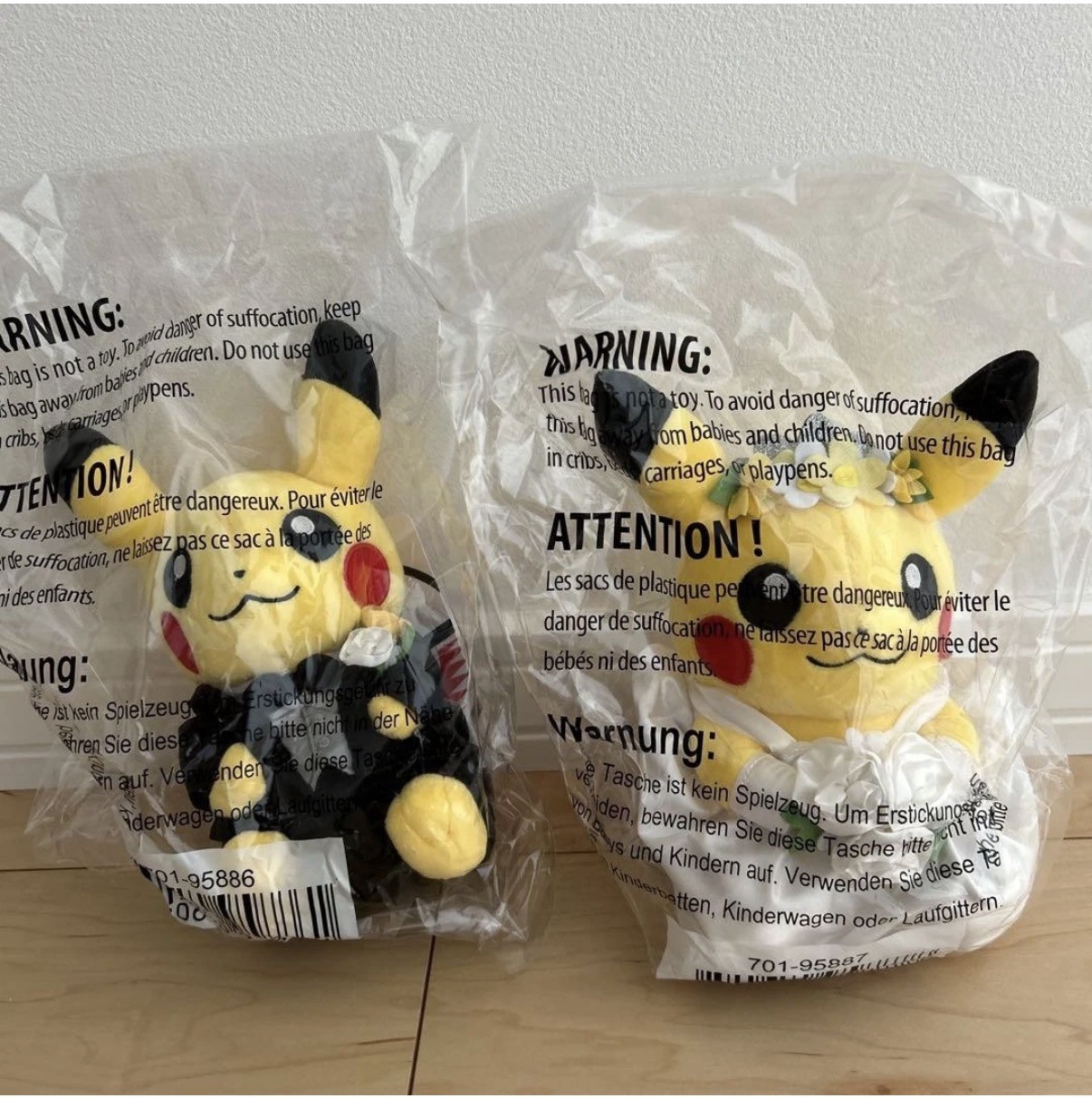 Juego de Peluche Pikachu Centro Pokémon Boda Esmoquin y Vestido Pareja Par Sin Abrir