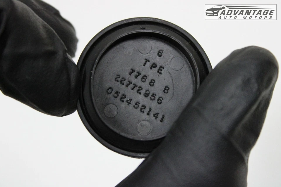 Chevrolet Malibu 2019-2025 carcasa de puerta tapa de enchufe multiusos 22772956 OEM Foto 3 de 4