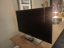 Samsung 40-inch  TV with Remote and Table Stand COLLECT TELFORD TF4