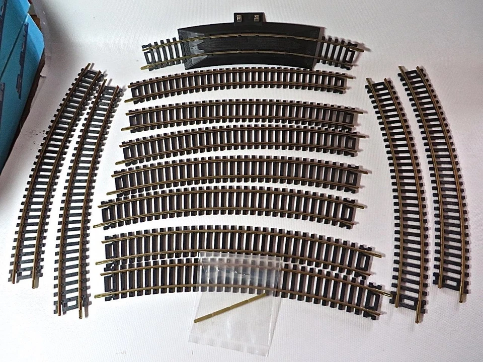 HO Gauge Box of 12 Brand New Old Stock 12 Curved Brass Tracks (Full Circle) - Image 4 of 4