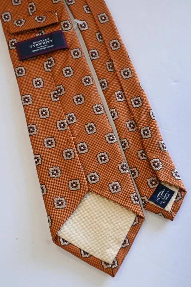 CHARLES TYRWHITT ORANGE SILK MEN'S Neck Tie W: 3 1/2 " BY L:59 " MADE IN CHINA - Image 3 of 3