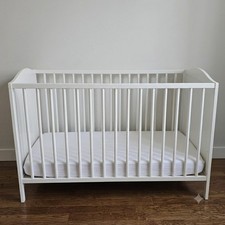 Lit bébé gamme Sundvik de IKEA