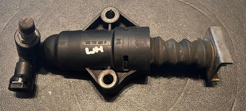 VW Golf IV 4 1J Nehmerzylinder Steuerzylinder Kupplung 1J0721261F