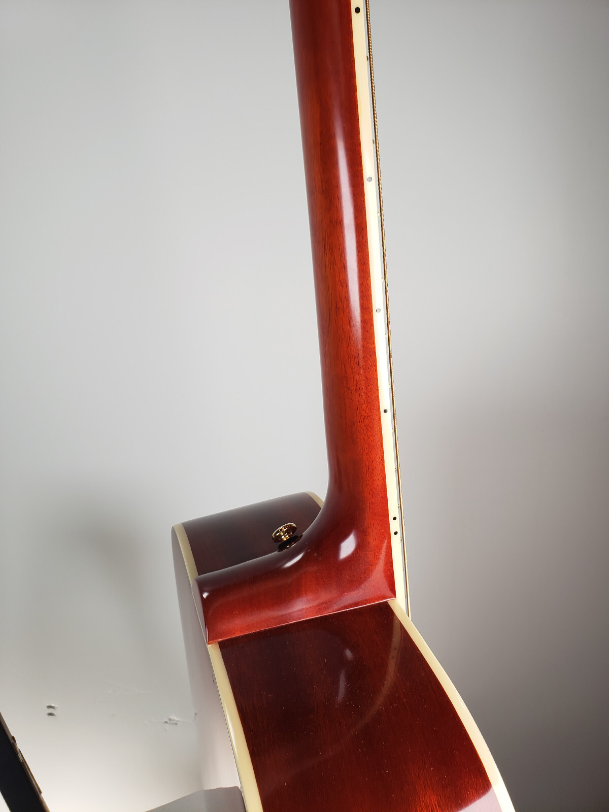 Epiphone Hummingbird 6string Dreadnought AcousticElectric Guitar