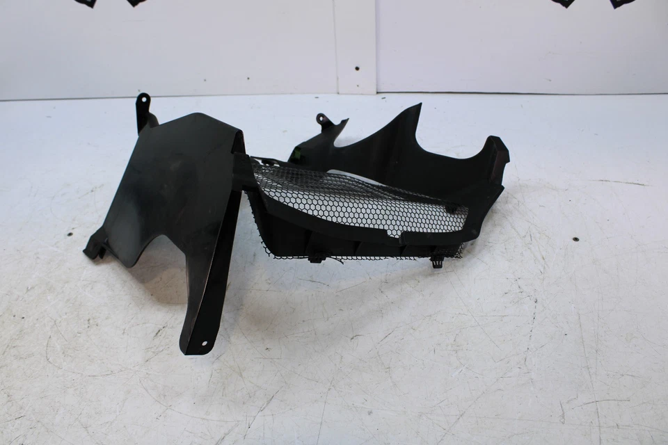 Can-Am Spyder RT-S 2011 Roadster bisel radiador izquierdo 705005008 Foto 3 de 4