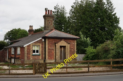 Photo 6x4 Railway Gate House, Brockenhurst Balmerlawn Located beside the c2015