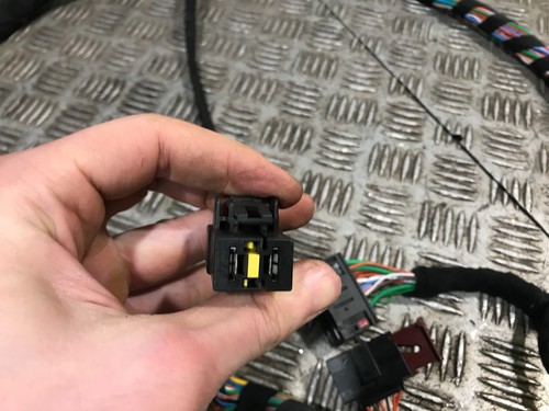 IVECO DAILY 2.3 MK6 2015-On Fuse Box Under Bonner Wiring Loom 5802379172 - Picture 18 of 24