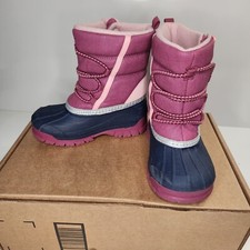 OshKosh B'Gosh Unisex-Child Wilder Snow Boot - Size 8M - Stay Warm and Stylish