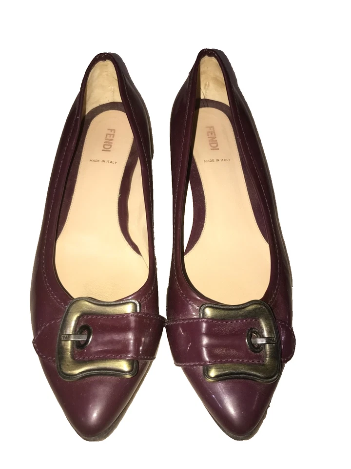 Zapatos planos de ballet Fendi para mujer de cuero borgoña con detalle de hebilla en punta talla 40 Foto 3 de 4