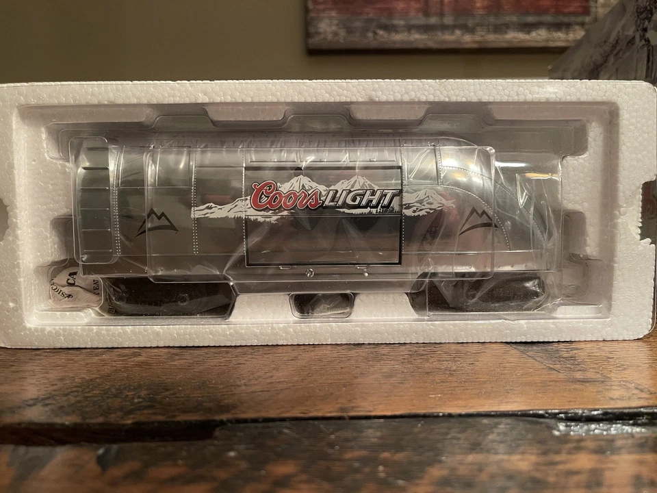 + Rare MTH O Gauge Coors Light Silver Bullet Operating Reefer Tail Car 30-78061 - Image 3 of 4