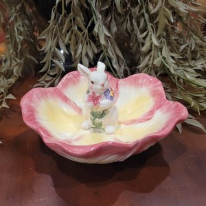 Corner Ruby Collection Easter Bunny Tulip Fields Flower Candy Dish