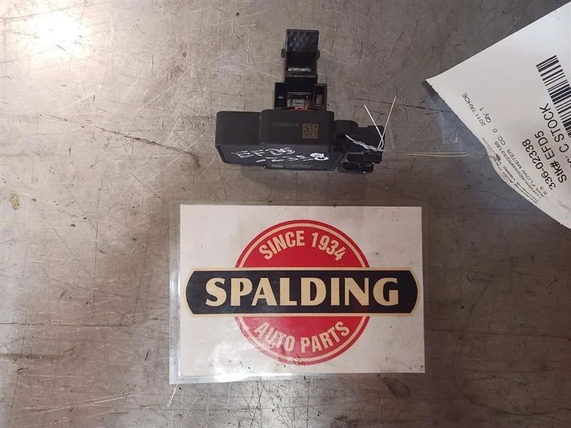 9095376 2009-2014 Chevrolet Tahoe Air Flow Meter 9095376 - Image 2 of 4