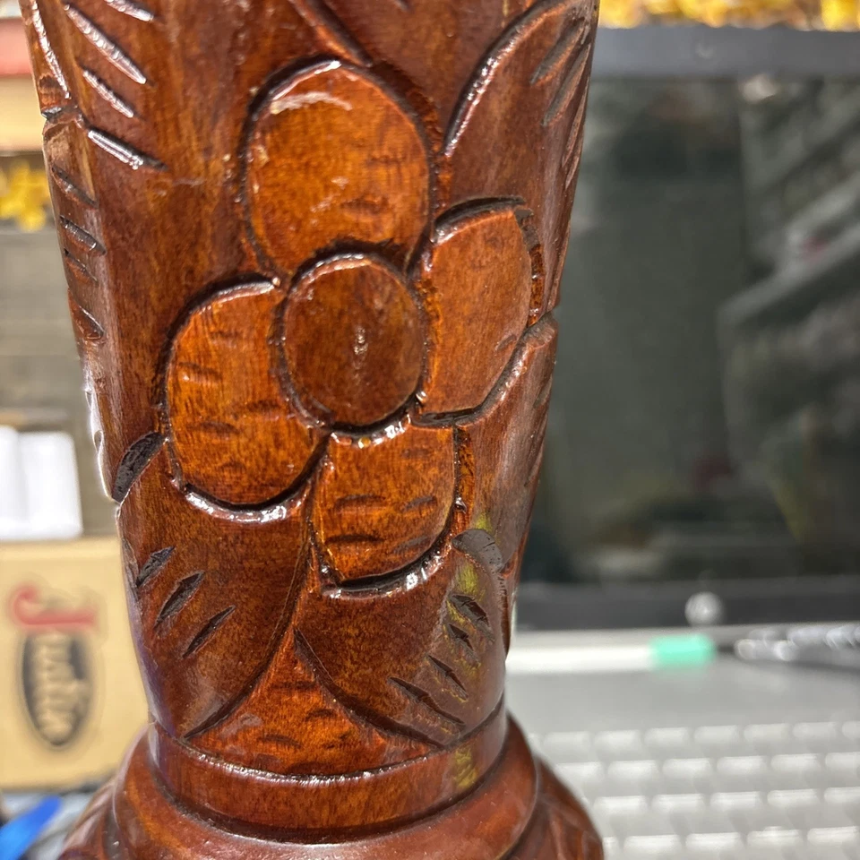 Hermoso jarrón de madera floral estilo boho tiki arte popular tallado/torneado a mano vintage Foto 2 de 4