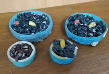 Antichi contenitori con frutti di mare pee Presepe vintage in gesso