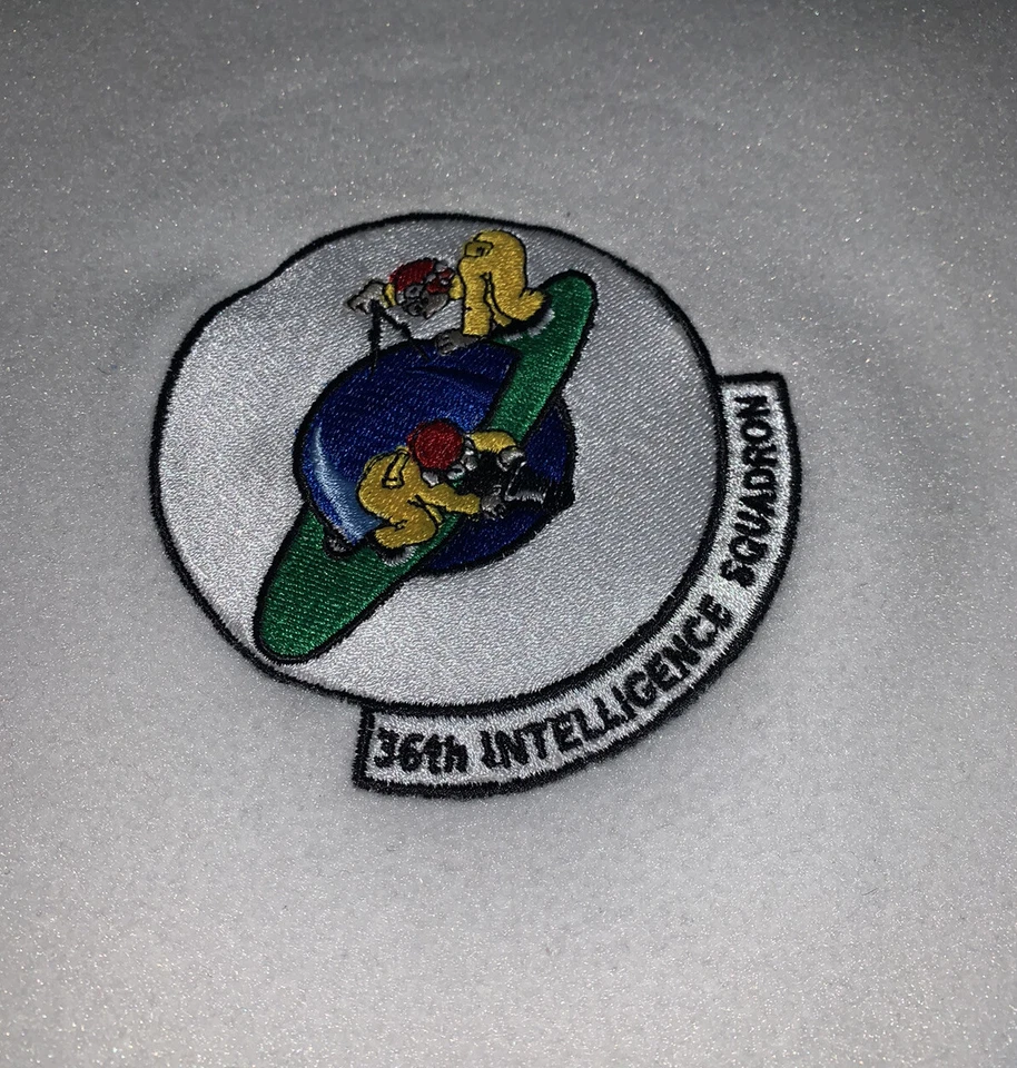 Manta de bebé Garden Lane Layette polar polar polar 36º Escuadrón de Inteligencia blanca Foto 3 de 4