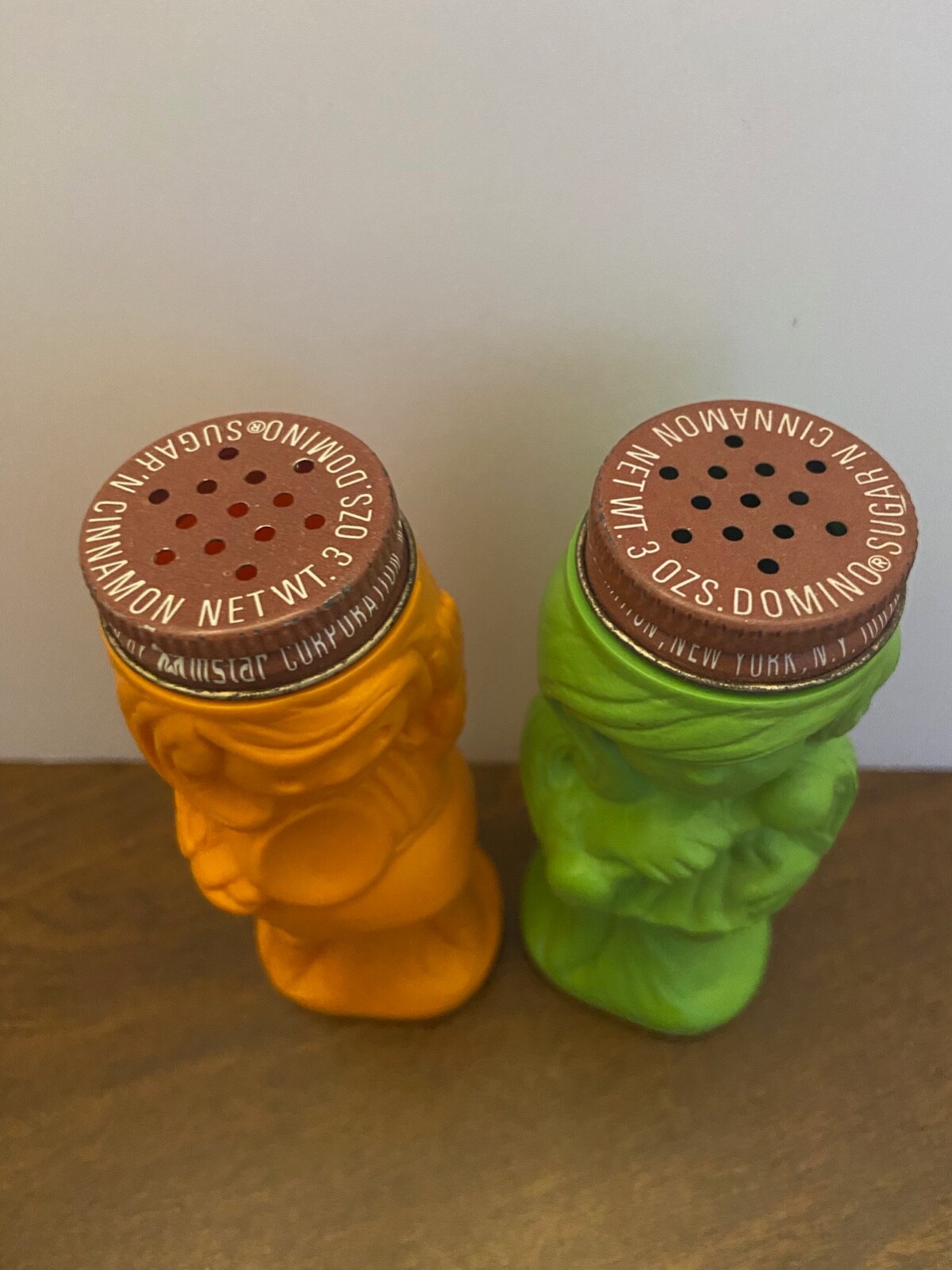 Lot 2 Vintage Domino Amstar Sugar Cinnamon Shaker Majorette Band