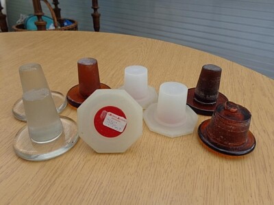 8 teils alte Apothekenflaschen Stopfen, 5xGlas und 3xKunststoff, eingeschliffen 