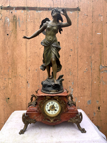 Pendule de cheminé et sa sculpture de femme " Echo de la montagne " L.Moreau