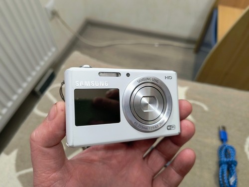 Samsung DualView DV150 16.1MP Digital Camera - White Fully Working Great Shape - Picture 2 of 20