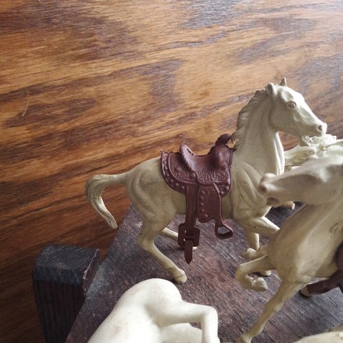 Vintage Fort Apache Marx Plastic Horses & Saddles Lot Roy Rogers Horse