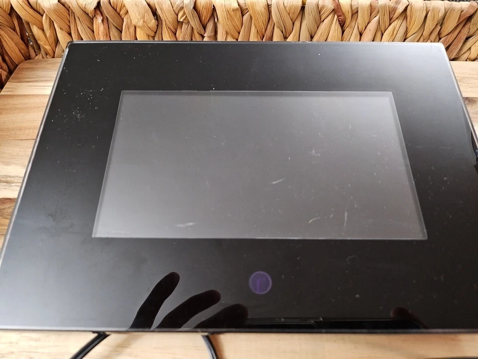 Insignia 7" Digital Picture Frame [TESTED] - Image 2 of 4