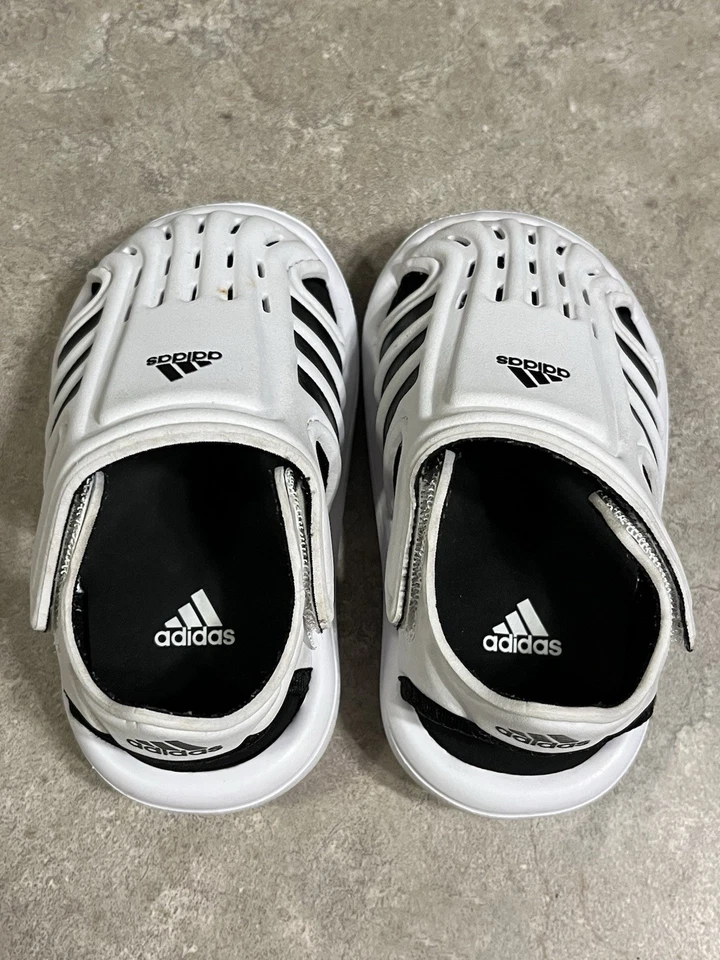 Sandalias de agua Adidas blancas sin cordones 3K 3 para niños pequeños niños bebés Foto 3 de 4