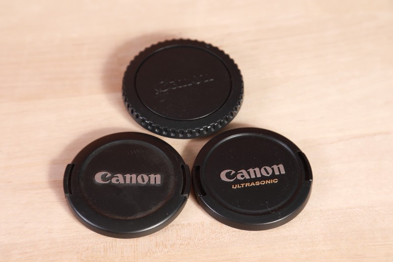 Canon EOS Body cap & 2 Lens Caps (58mm)