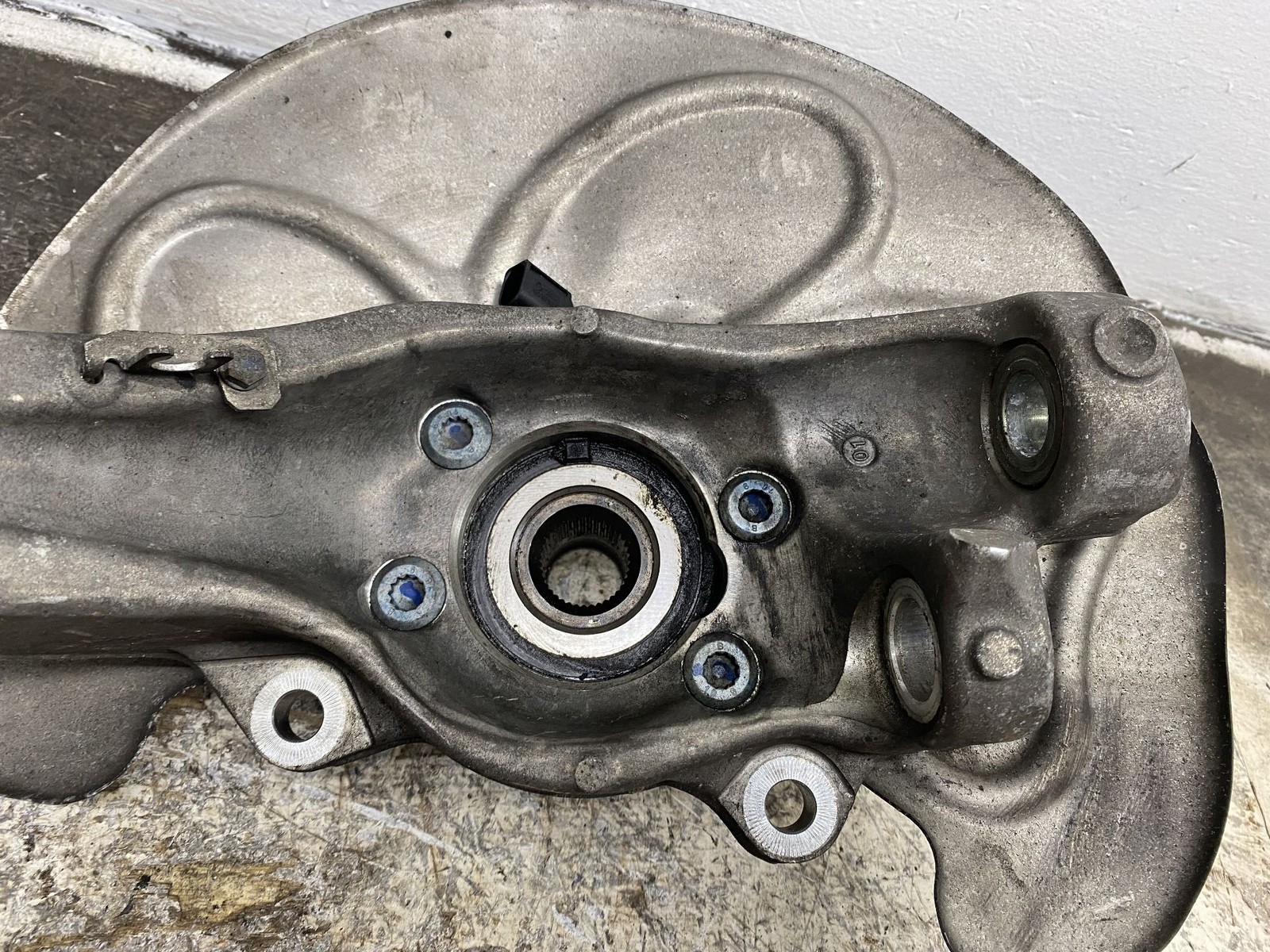 Bentley Flying Spur 2014-2018 FRONT+LEFT Steering knuckle