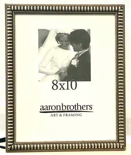Cornice portafoto 8x10 Aaron Brothers classica legno tono argento - Foto 4 di 16
