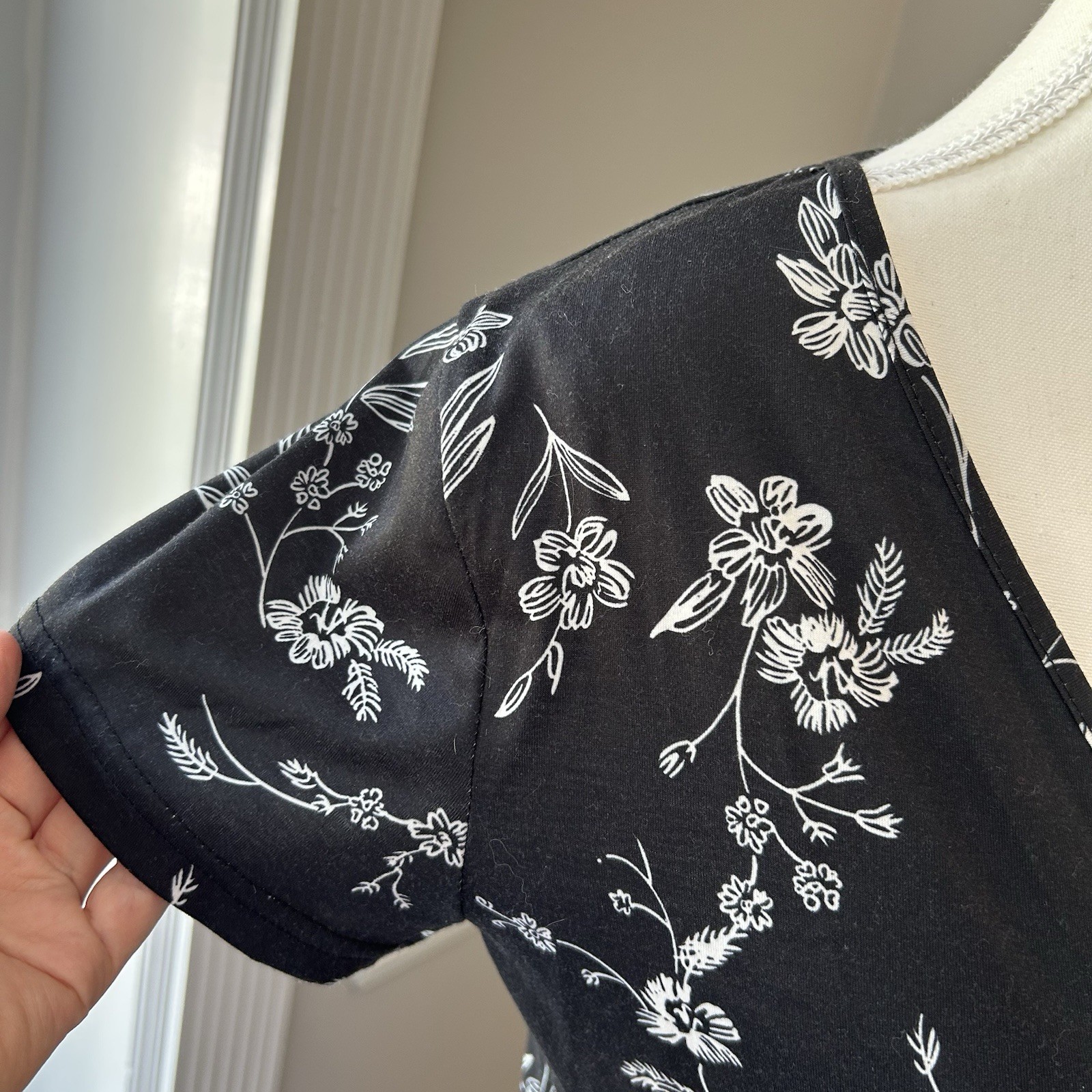 Ouges Women’s Midi Dress Medium Black White Flora… - image 9