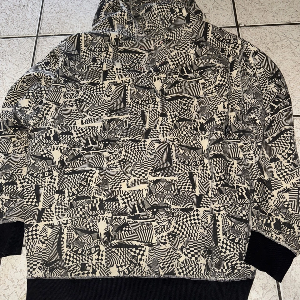 VTG Y2K Volcom Lined Zip Up Hoodie All Over Print Size X Large - Image 4 of 4