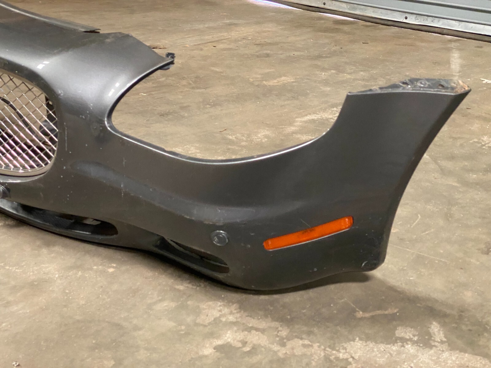 03-08 MASERATI QUATTROPORTE M139 FRONT BUMPER COVER W/ PDC SENSORS LOT529 OEM