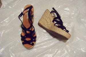 womens-lovely-people-black-leather-strappy-wedge-heels-shoes-size-10