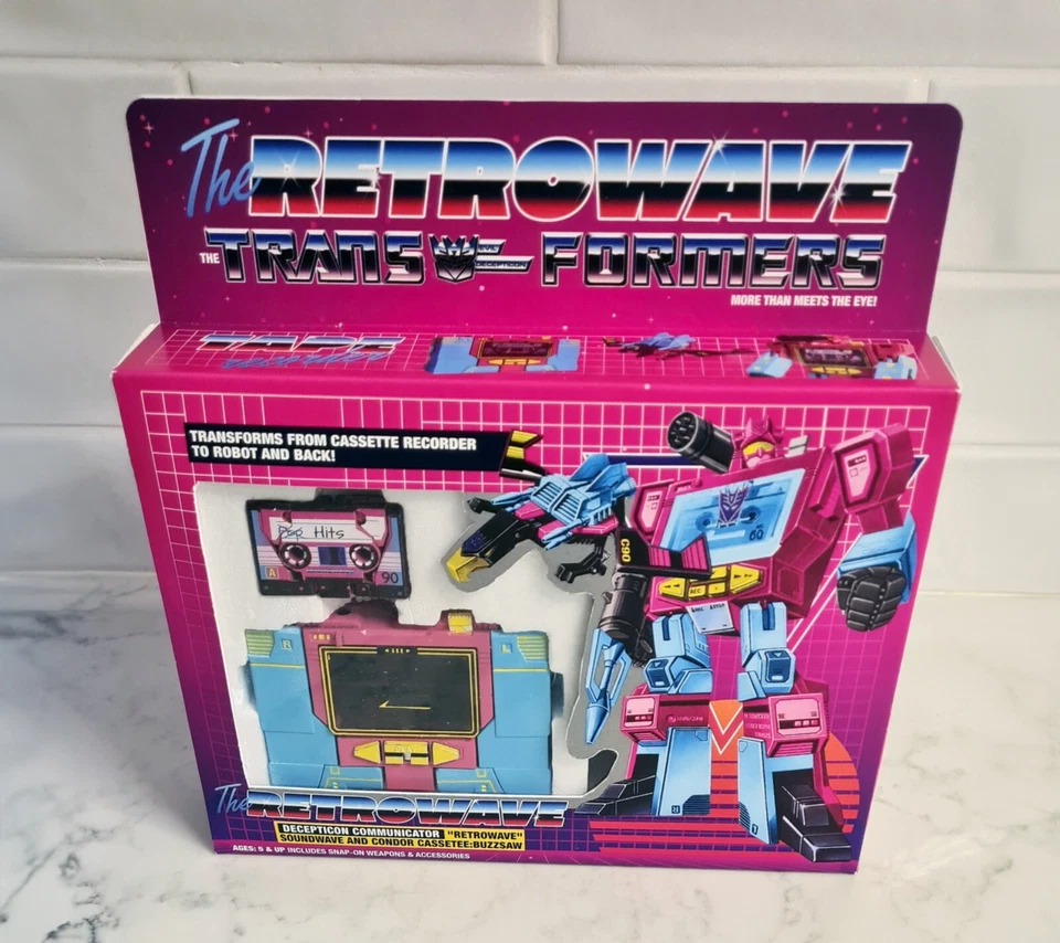 TRANSFORMERS G1 SOUNDWAVE "RETROWAVE" +BUZZSAW Custom Toy figure in Custom box - Image 2 of 4