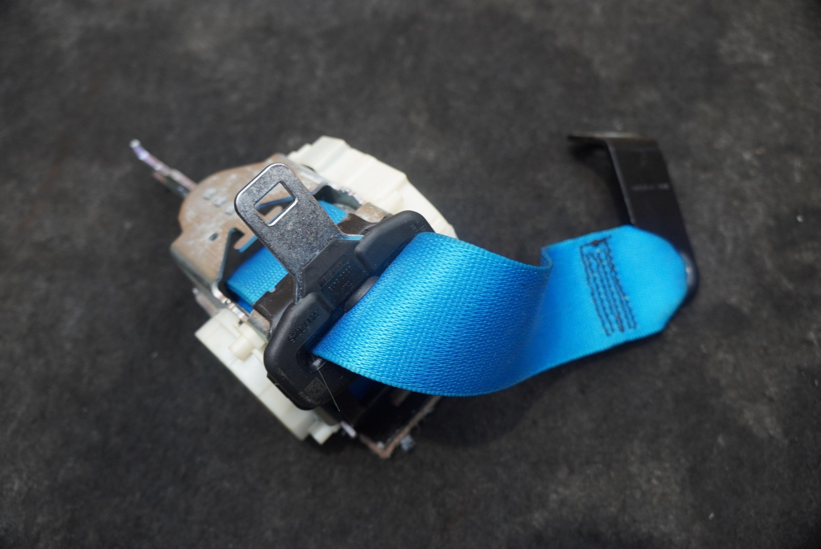 Rear Left or Right Seat Belt Retractor Blue 72117348565 OEM BMW i8 2014-17