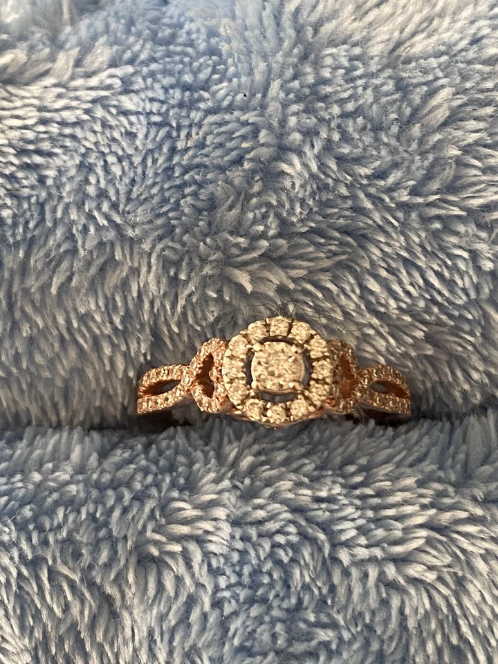 Anillo de diamantes y zafiros rosas naturales de 1/2 quilate doble redondo de oro de dos tonos de 10K Foto 3 de 4