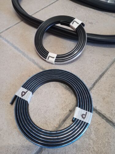 KIT GUARNIZIONI COMPLETO VETRI E PORTE FIAT 500 L EPOCA INSERTI CROMATI E COPRIG - Imagen 3 de 14