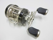 RYOBI VARIUS F200 Baitcasting Fishing Reel Bass Reel Classic Smooth Cast