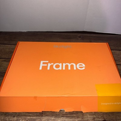 Skylight Frame 10in Touchscreen Digital Picture Frame Wi-Fi White.