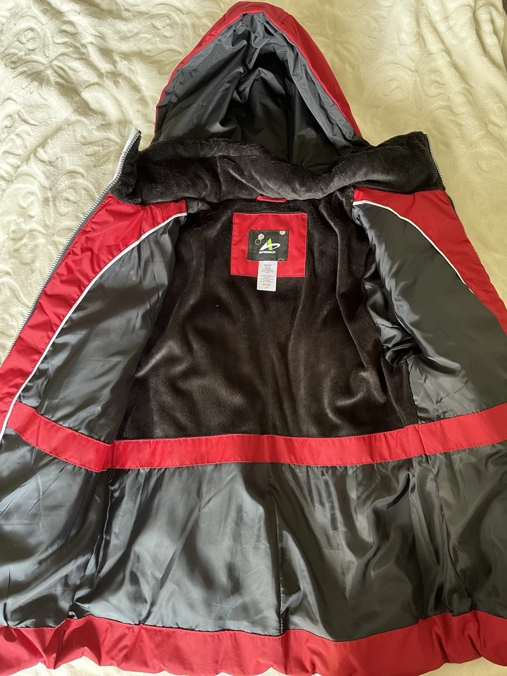 New Red Athletech Junior Unisex Winter Jacket Size Large Attached Hood - Image 3 of 4