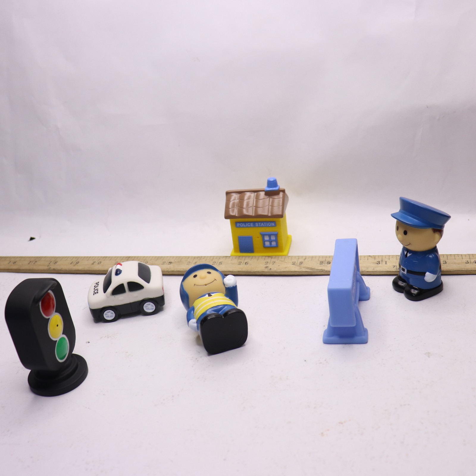  Click N' Play Police Station Figurines Action Figure Toys Playset for Kids CNP3