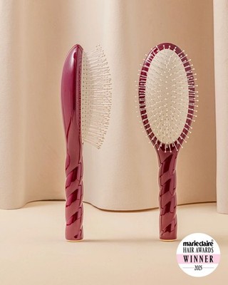 La Bonne Brosse N. 04 Miracle Massaging & Detangling Nylon Hairbrush Cherry Red