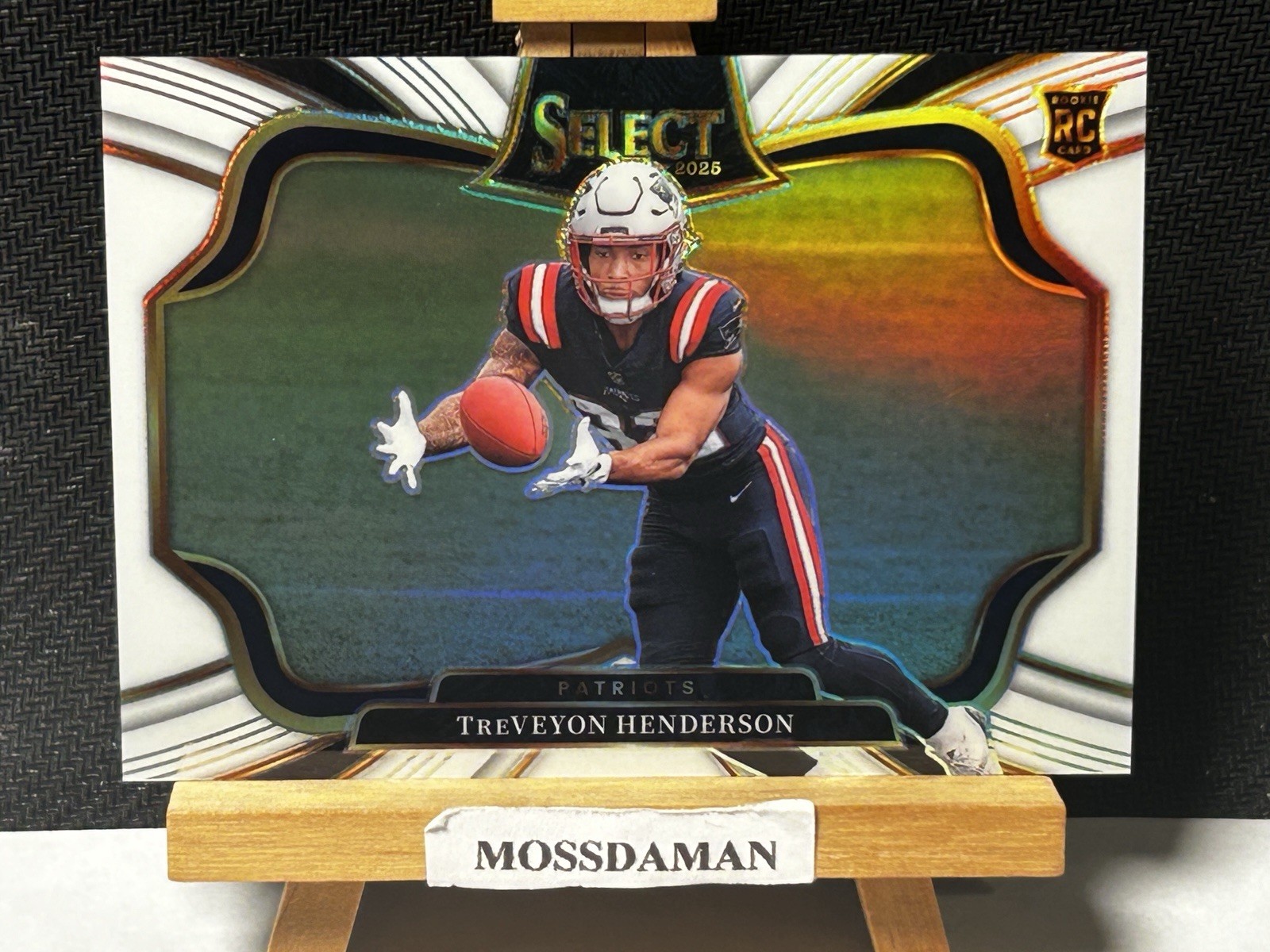 2025 Panini Select TreVeyon Henderson White Prizm Field Level Rookie /35 – Pats