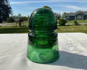 BEAUTIFUL EMERALD GREEN “B” EMBOSSED CD-145 VINTAGE GLASS INSULATOR…VNM+++