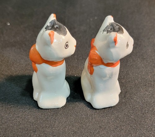 De colección Gato Blanco y Negro Arco Rojo Sal y Pimienta Bug Eyed Gatitos Japón 2.5" - Imagen 5 de 9
