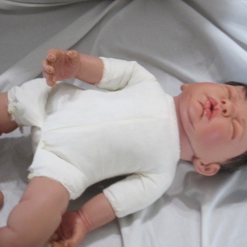 Vtg Reborn Baby Doll Wig Hair Cloth Body Lifelike Sleeping Infant 18in - Picture 14 of 22