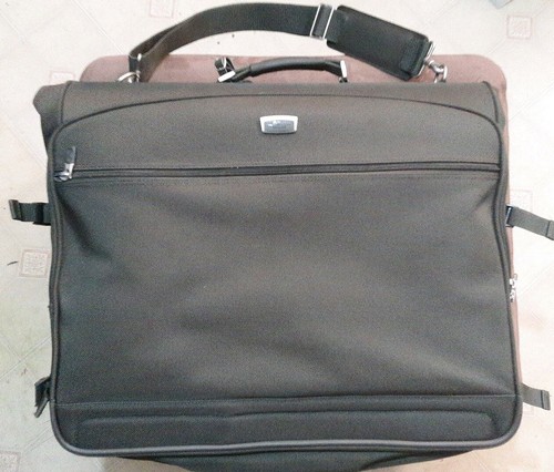 Ricardo Beverly Hills Green Garment Bag 
